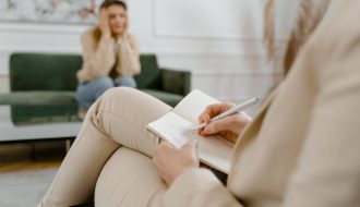 Токсичні стосунки: що це таке, способи подолання